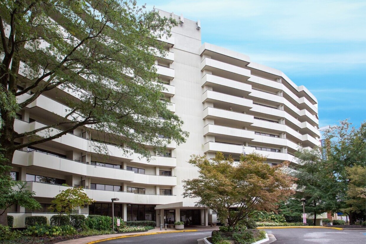 Primary Photo - 5300 Columbia Pike
