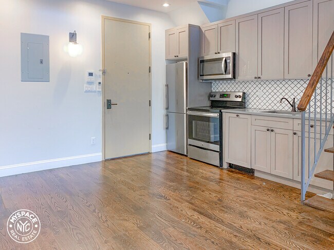 Foto del edificio - 6080 Myrtle Ave