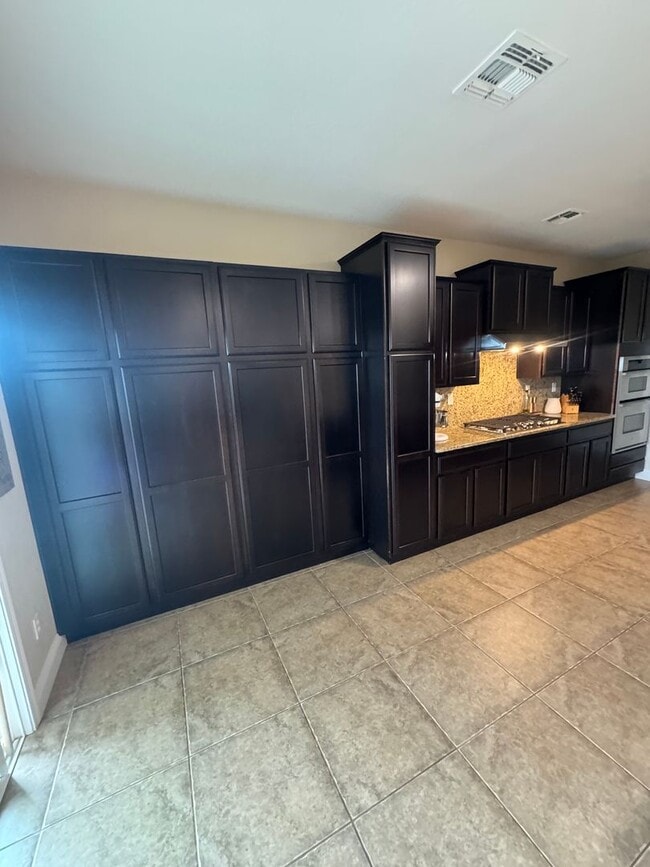 Building Photo - 3 bed 2 bath - beautiful home!