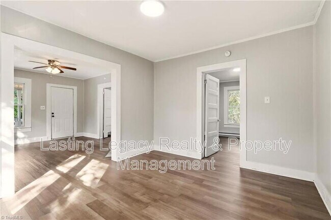Foto del edificio - 2051 Bloomfield Dr