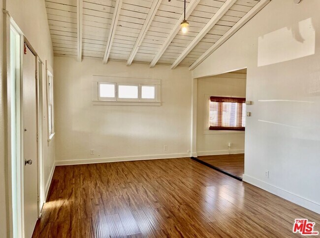 Building Photo - 3708 S St Andrews Pl