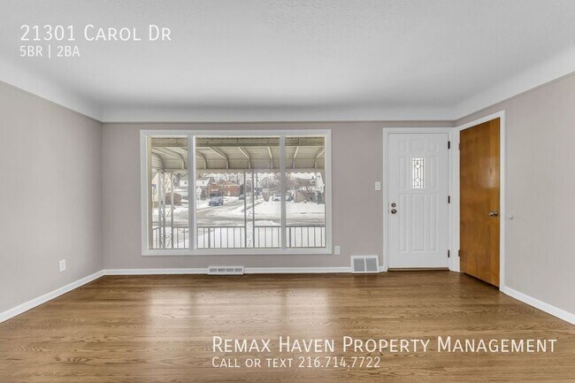 Foto del edificio - 21301 Carol Dr