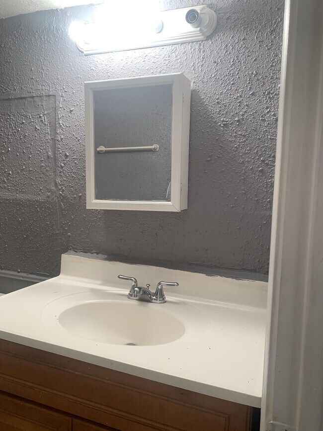Building Photo - 6215 Tierwester St