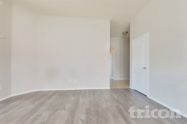 Building Photo - 6400 Stone Lake Dr