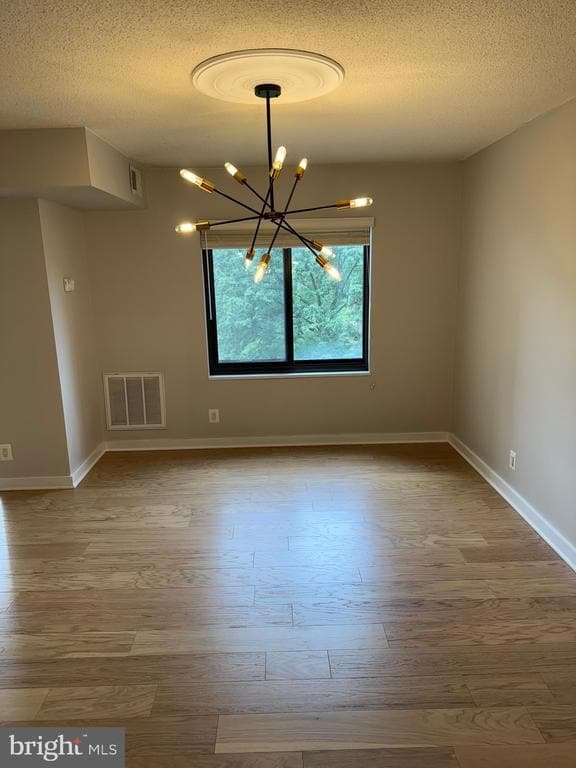Foto del edificio - 203 Yoakum Pkwy