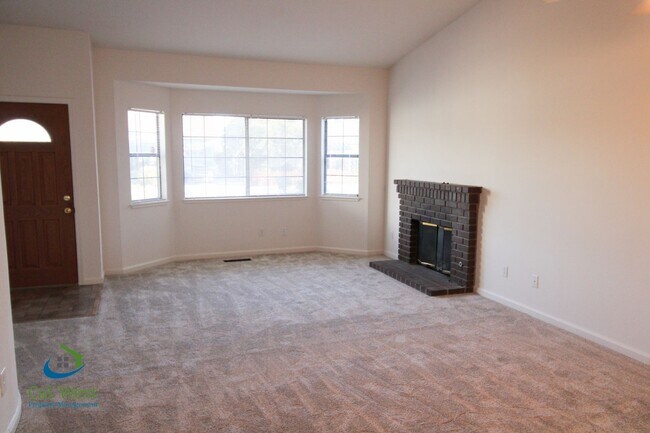 Foto del edificio - $3495 - 3BD/2BA Updated Home w/AC near dow...