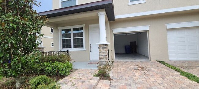 Foto del edificio - Beautiful New Construction, 4/3 Townhouse ...