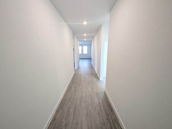 Foto del edificio - 426 Lone Star Dr