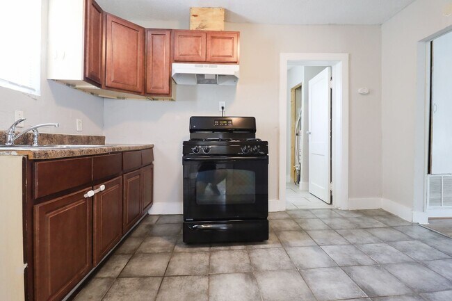 Foto del edificio - N Denver Ave  Duplex