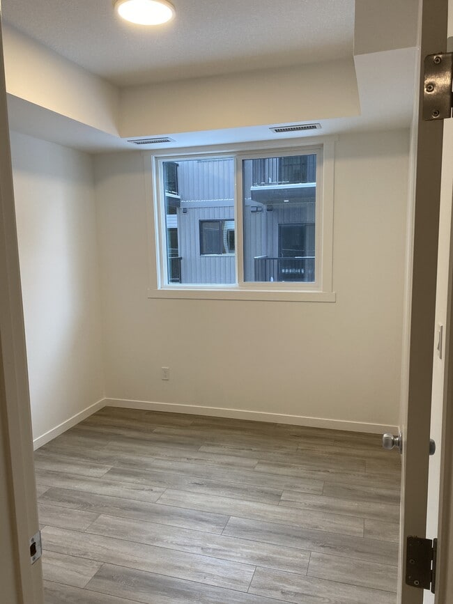 Building Photo - 9227-9228 228 St NW