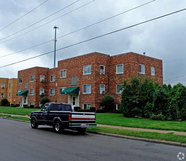 Building Photo - Oakview Manor