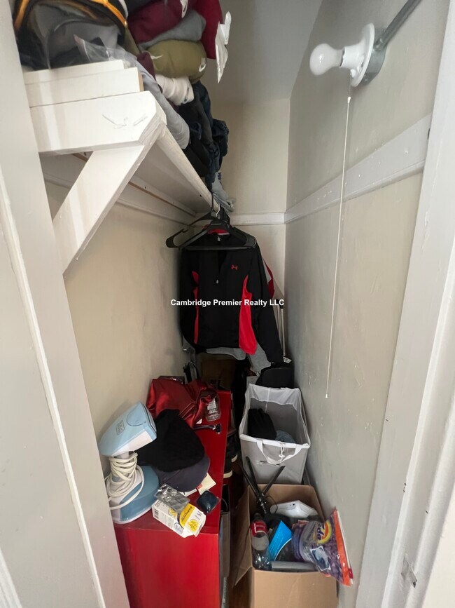 Building Photo - 117 Burget Ave