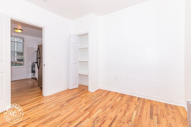 Building Photo - 285 Devoe St