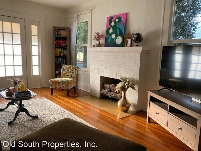 Building Photo - 3 br, 1 bath House - 1620 N Spring Street