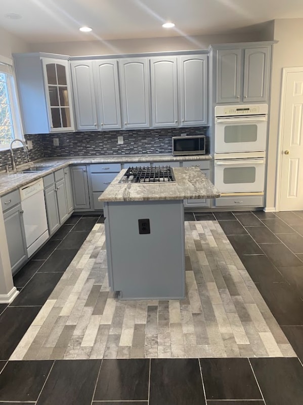 Building Photo - 6765 Sutton Oaks Way