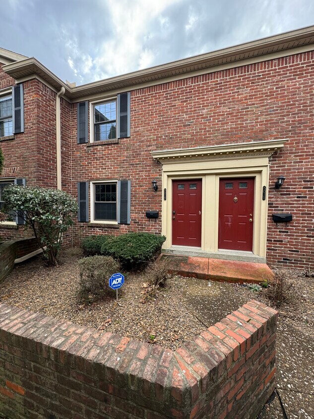 Foto principal - 5015 Hampton Ct