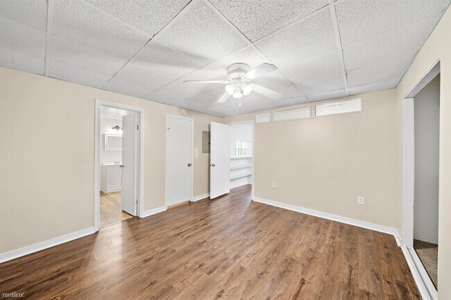 Foto del edificio - 1 br, 1 bath Triplex - 8431 Gulick Lane C