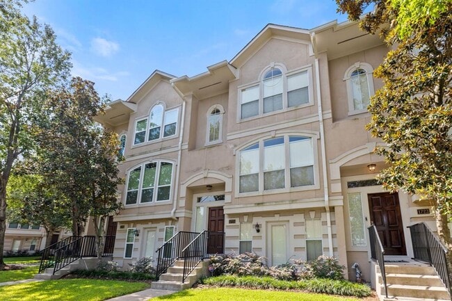 Building Photo - 1721 French Village Dr