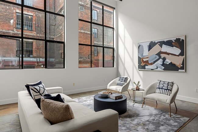 Building Photo - Tribeca-style 2 Bed / 2 Bath Loft Available 2/1