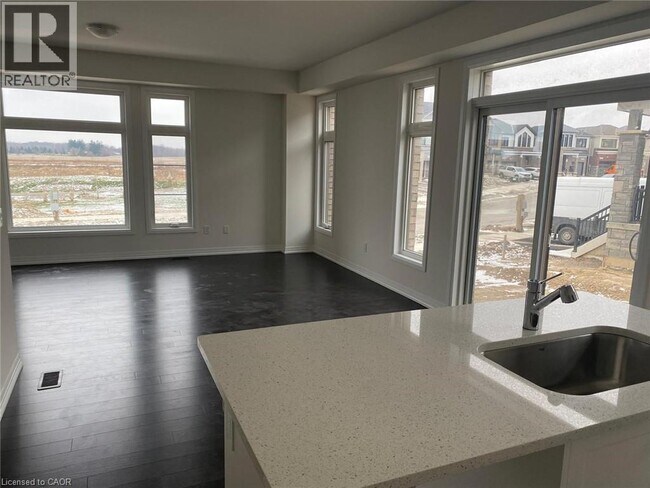 Building Photo - 3 Pinnacle Ct