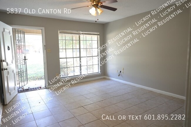Building Photo - Charming 2 Bed, 2 Bath Duplex in Prime Jac...