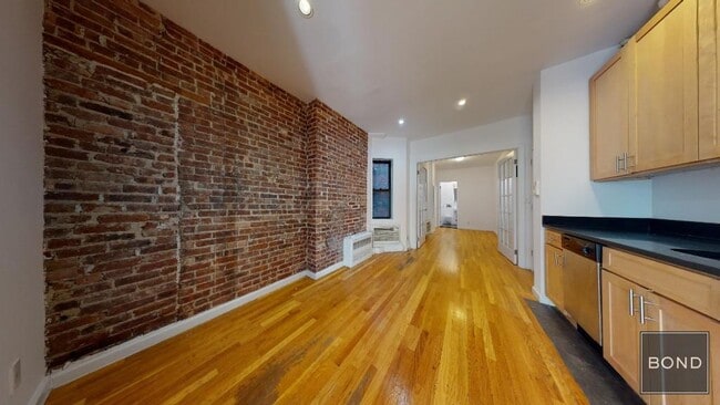 Building Photo - 427 E 73rd St