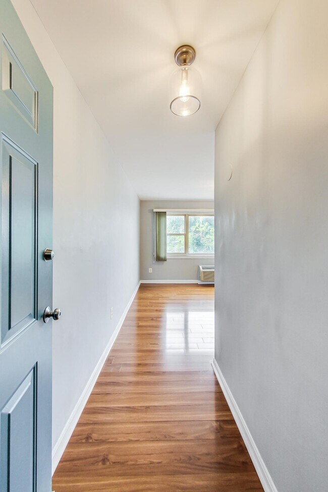 Foto del edificio - 604 Longfellow St NW