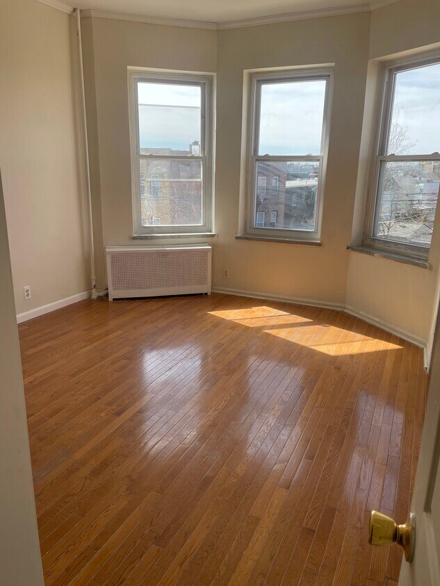 Primary Photo - 1340 Edwards Ave