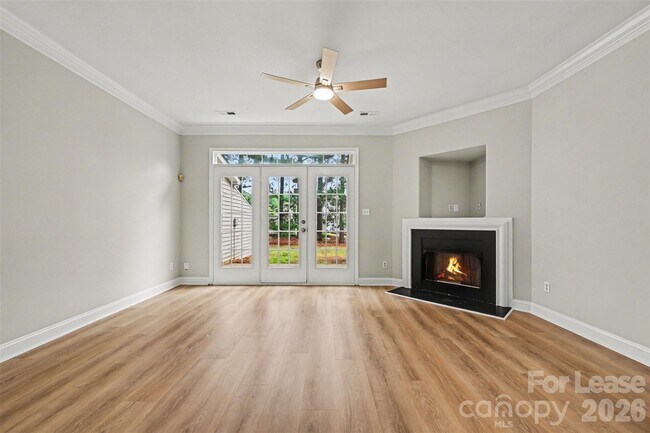 Foto del edificio - 4413 Eaves Ln
