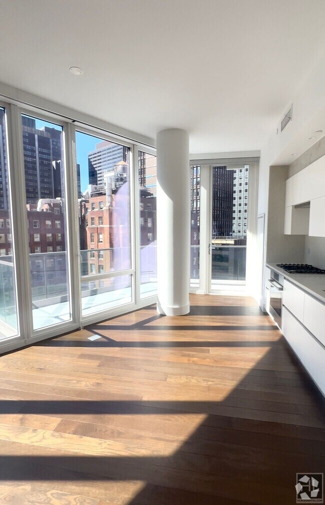 Building Photo - East 44th Street / Amazing 2-Bed 2-Bath / ...