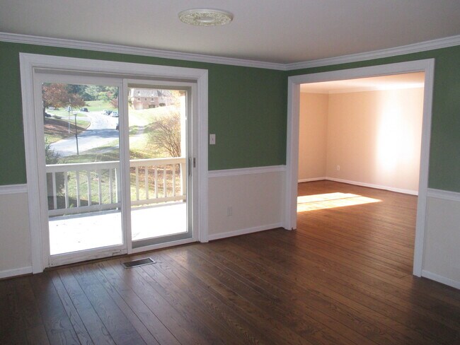 Foto del edificio - Enormous 5BR/3.5BA EOG Townhome in Gaither...