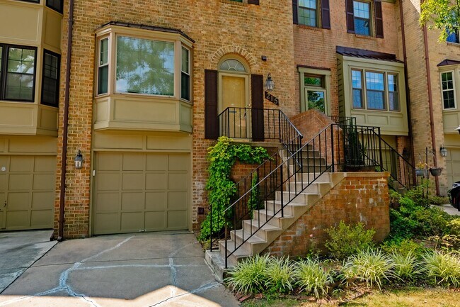Foto del edificio - Great 3br 2.5 Bath Townhome in Rockville MD