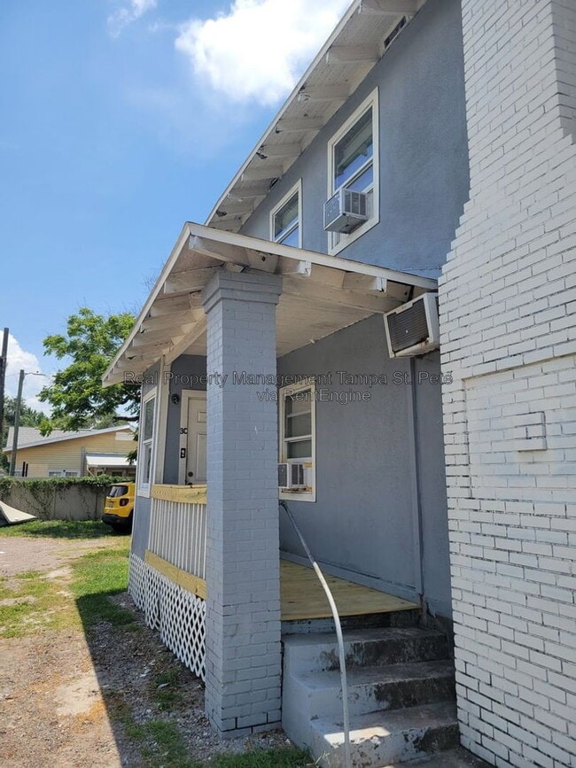 Building Photo - 803 E Lake Ave