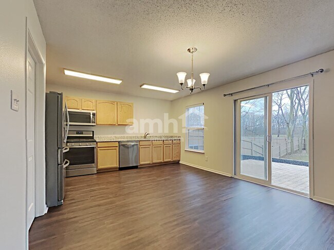 Foto del edificio - 6721 Earlswood Dr