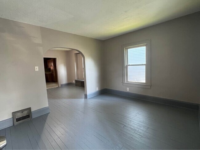 Foto del edificio - 1825 Roosevelt Ave NE