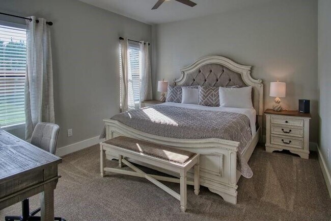 Foto del edificio - 1247 Green Hill Dr