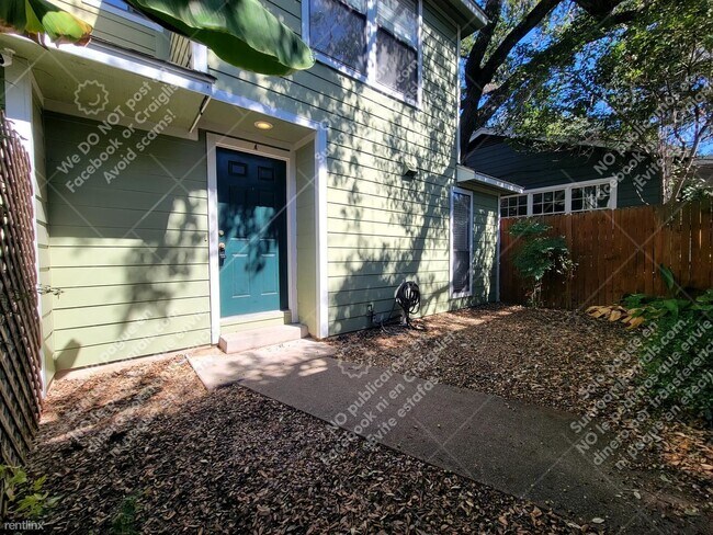 Foto del edificio - 2 br, 1.5 bath Duplex - 1612 Roberts Ave A A