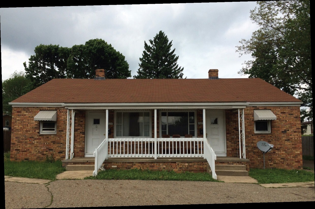 Primary Photo - 1127-1129 30th St NE