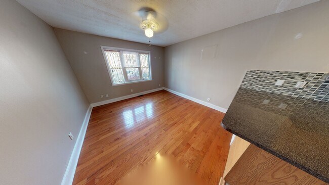 Building Photo - 342 Catharine St