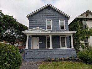 Building Photo - 616 7th St