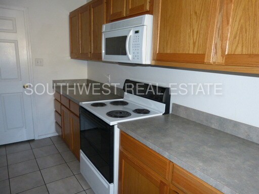 Building Photo - 808 S Elgin Ave