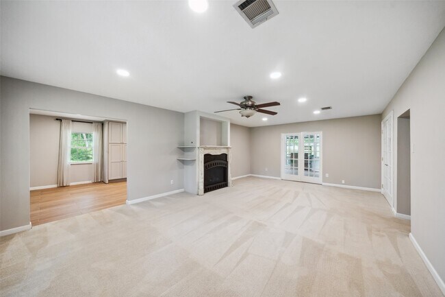 Building Photo - 13373 Southshore Dr