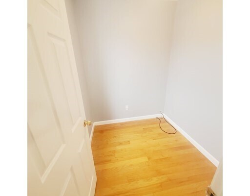 Building Photo - 142 Central Ave