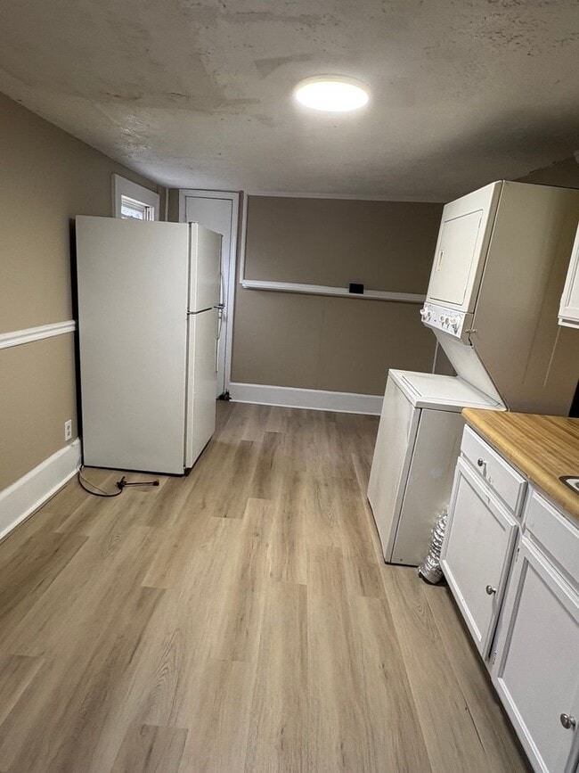 Building Photo - 223 Boone Ave