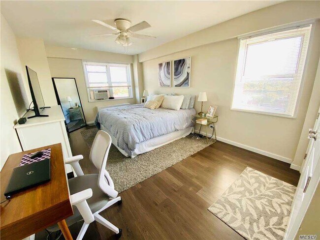 Foto del edificio - 72-35 112th St