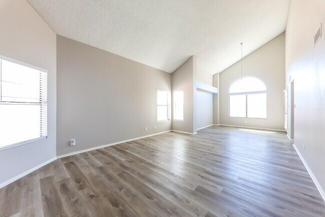 Foto del edificio - 7041 W McRae Way