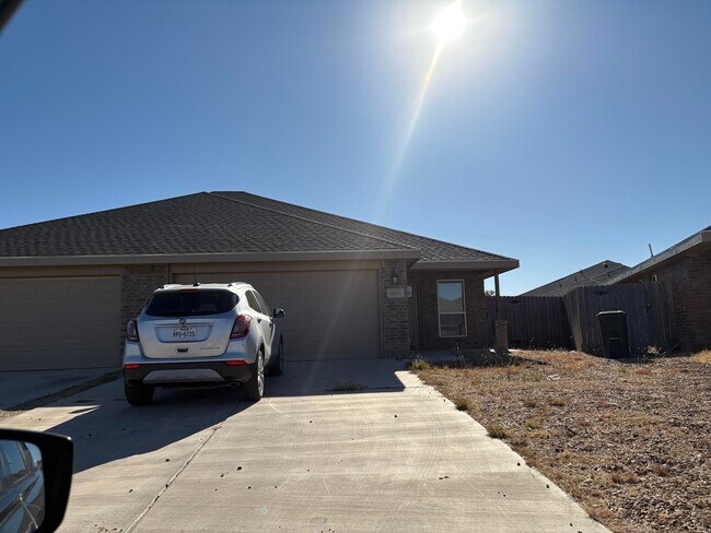 Building Photo - 5609 Jarvis St