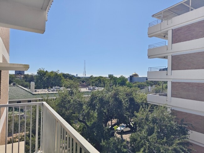 Foto del edificio - 3614 Montrose Blvd