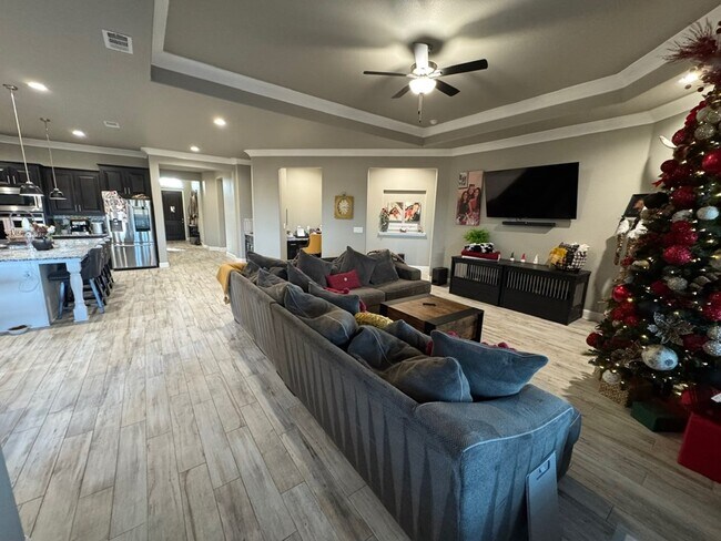 Foto del edificio - 6014 Silent Rain Dr