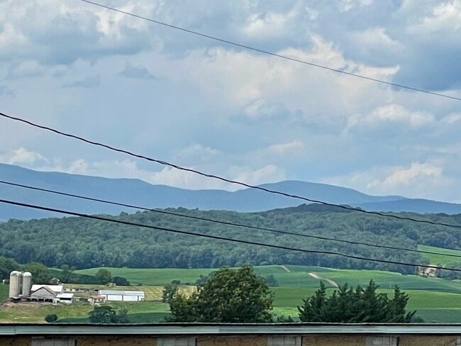 Beautiful views of the Shenandoah Valley - 32 Weavers Rd
